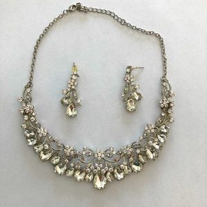 Bridal necklace and earrings set